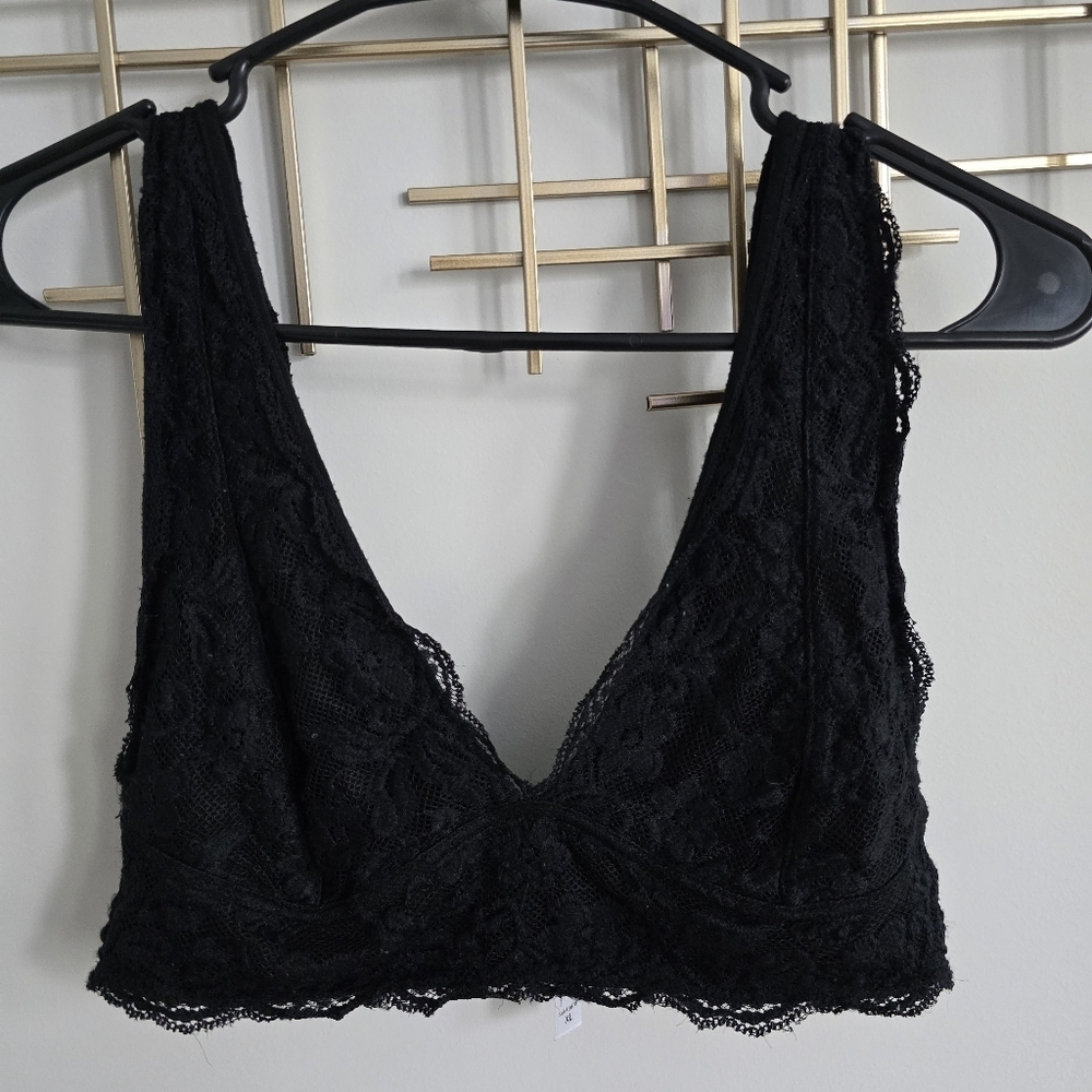 Fashion Nova Black Lace Bra with Adjustable Straps​​
